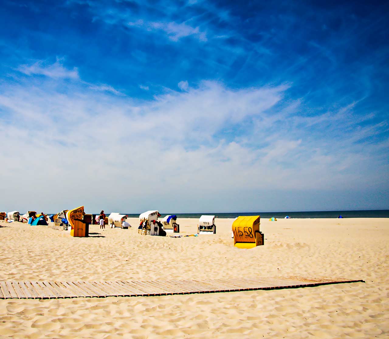 Strandfoto im Sommer auf Juist mit Strandkörben